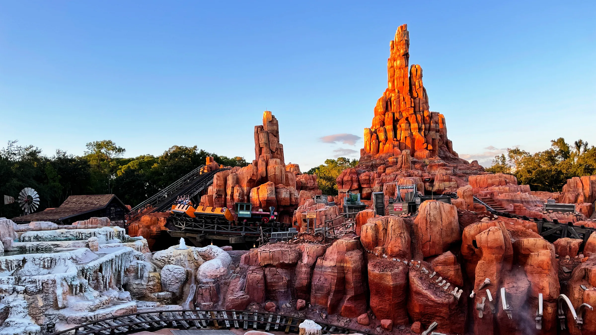 Big Thunder Mountain Railroad beside the Rivers of America